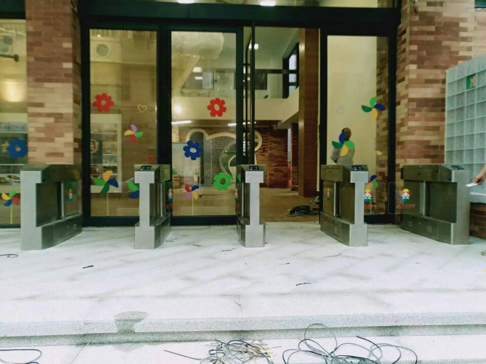 校園智能通道閘機(jī) 擺閘